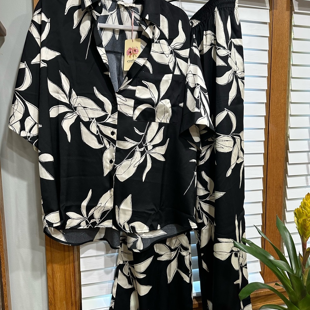 Entro Monochrome Leaf Pattern Set